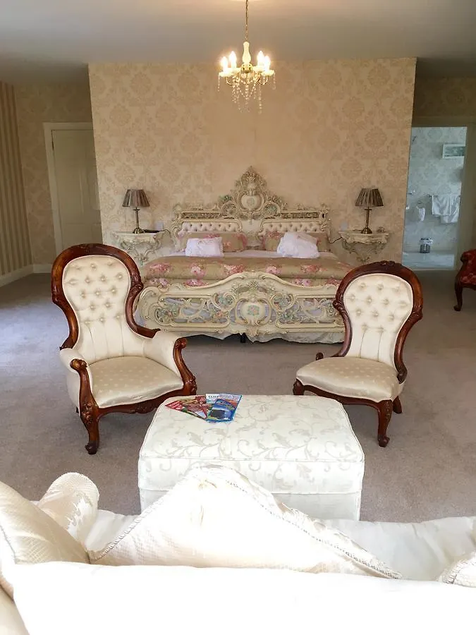 בנראטי Rossmanagher House 0*,
